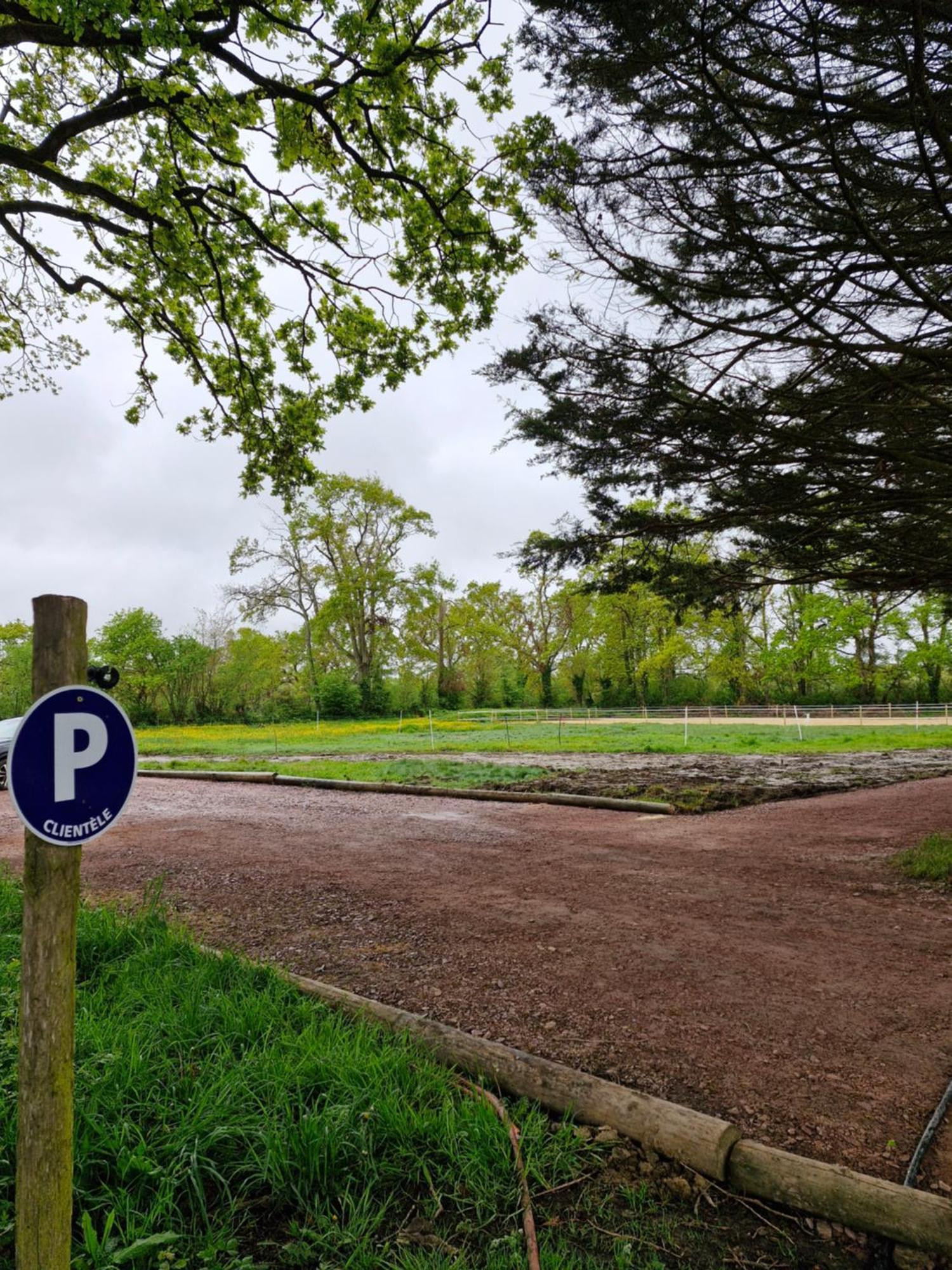 Domaine Des Cypres Bed and Breakfast Saint-Sauveur-Villages Buitenkant foto