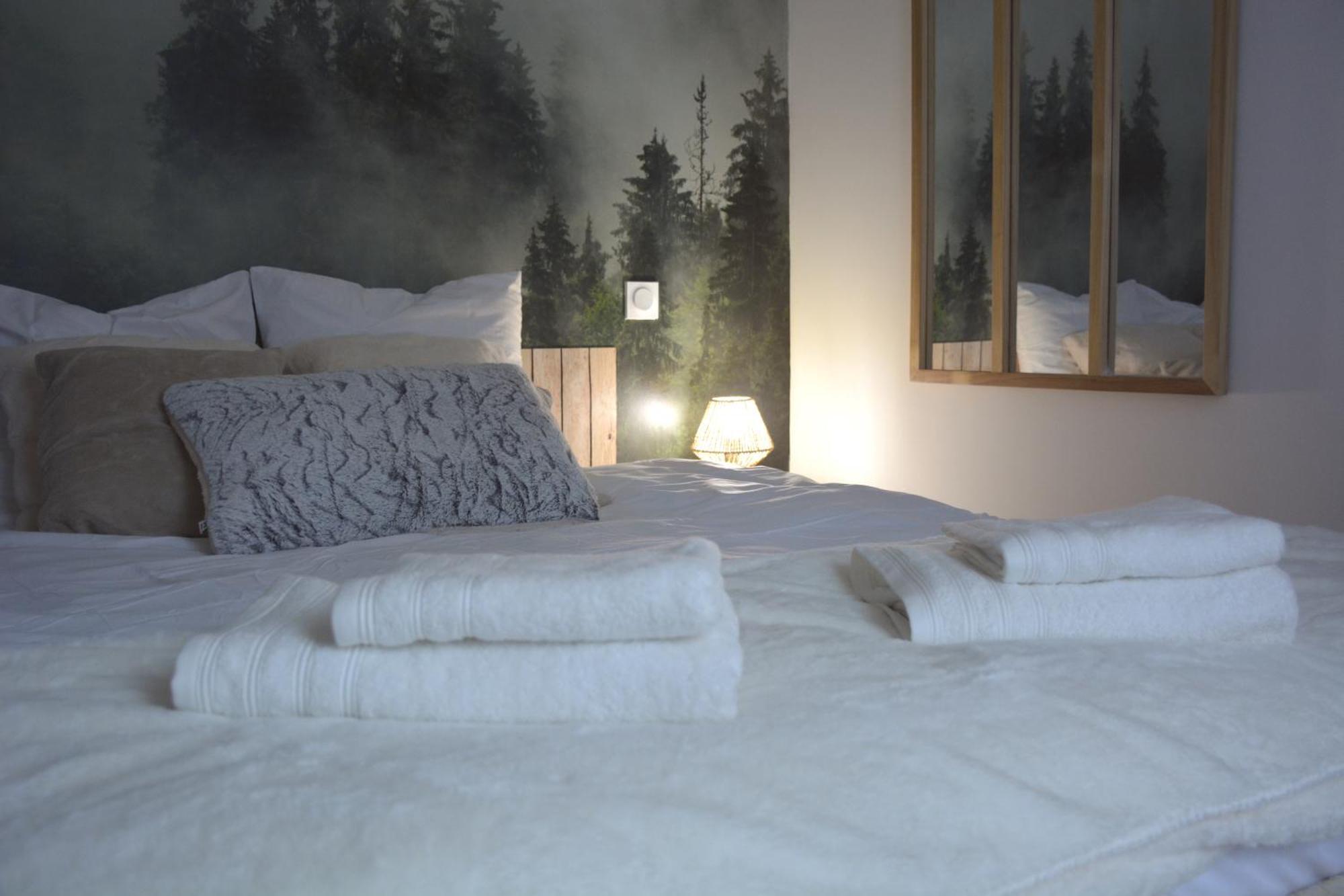 Domaine Des Cypres Bed and Breakfast Saint-Sauveur-Villages Buitenkant foto