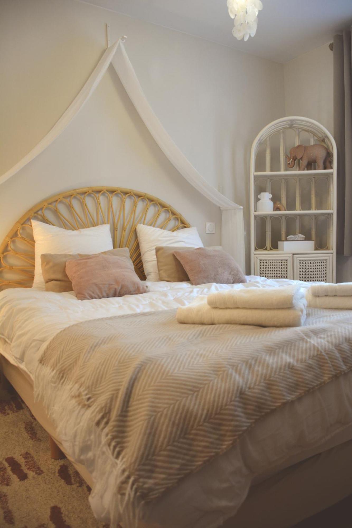 Domaine Des Cypres Bed and Breakfast Saint-Sauveur-Villages Buitenkant foto